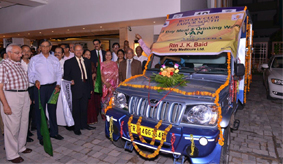 Meal delivery van donated to Jaipur kitchen 