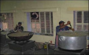 Curry preparation in the kitchen of Akshaya Patra jaipur